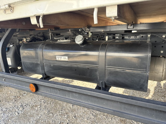 三菱ふそうキャンター平ボディ小型（2t・3t）[写真30]