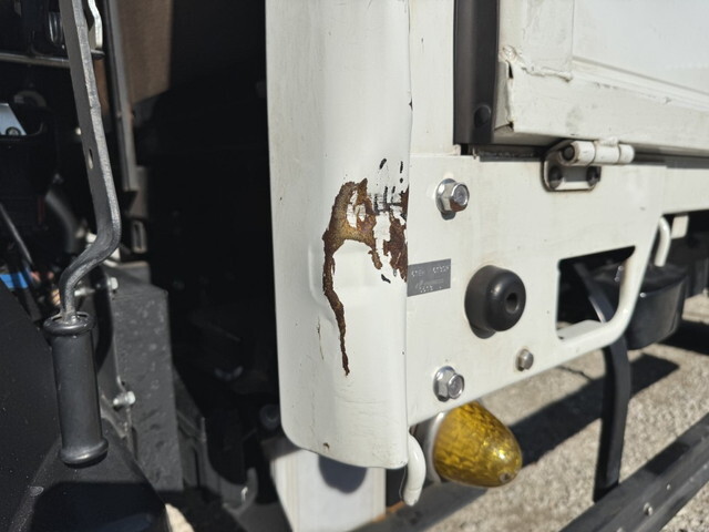 三菱ふそうキャンター平ボディ小型（2t・3t）[写真37]