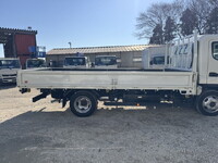 三菱ふそうキャンター平ボディ小型（2t・3t）[写真09]