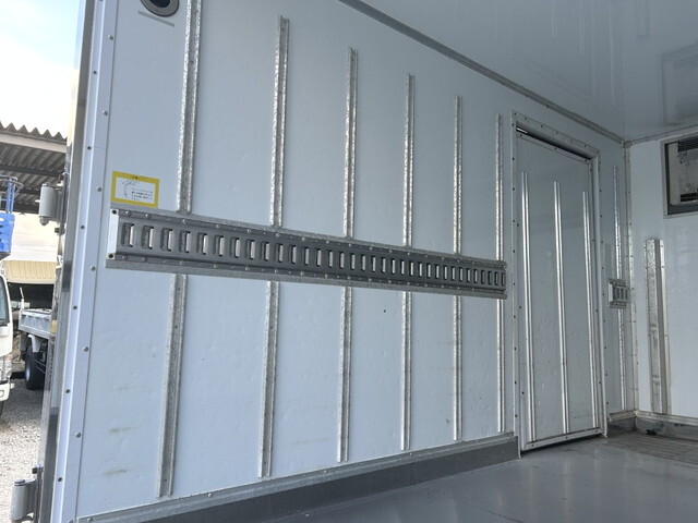 三菱ふそうキャンター冷凍車（冷蔵車）小型（2t・3t）[写真16]