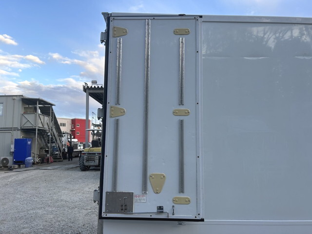 三菱ふそうキャンター冷凍車（冷蔵車）小型（2t・3t）[写真08]