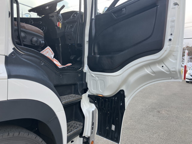 日野プロフィアトレーラーヘッド（トラクターヘッド）大型（10t）[写真30]