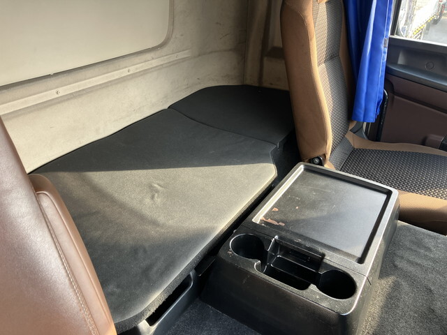 日野プロフィアトレーラーヘッド（トラクターヘッド）大型（10t）[写真31]