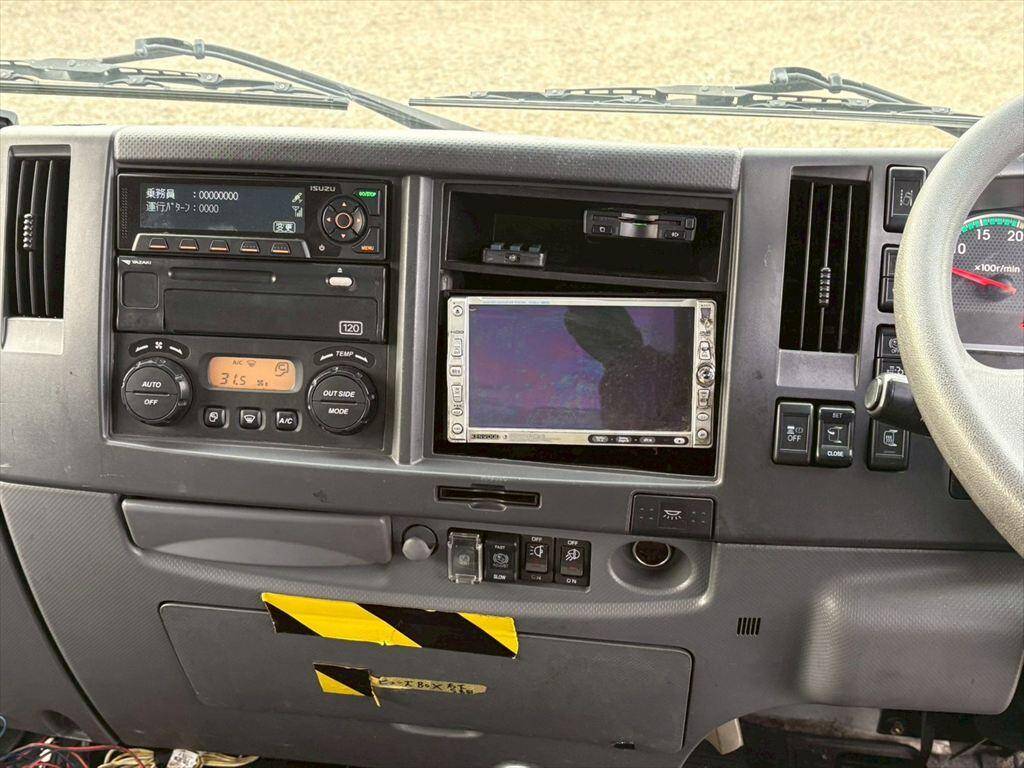 いすゞフォワードアルミウイング中型（4t）[写真21]