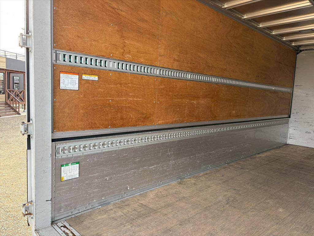 いすゞフォワードアルミウイング中型（4t）[写真09]