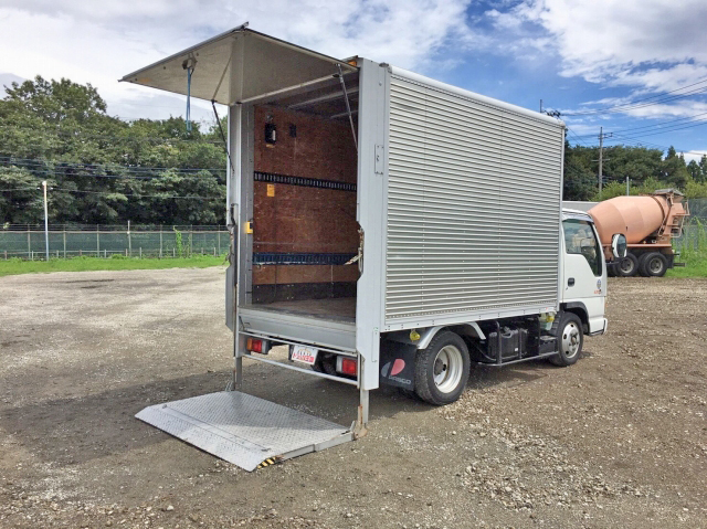 いすゞエルフアルミバン小型（2t・3t）[写真02]