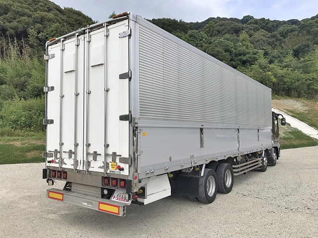 三菱ふそうスーパーグレートアルミウイング大型（10t）[写真02]