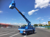 いすゞエルフ高所作業車小型（2t・3t）[写真02]