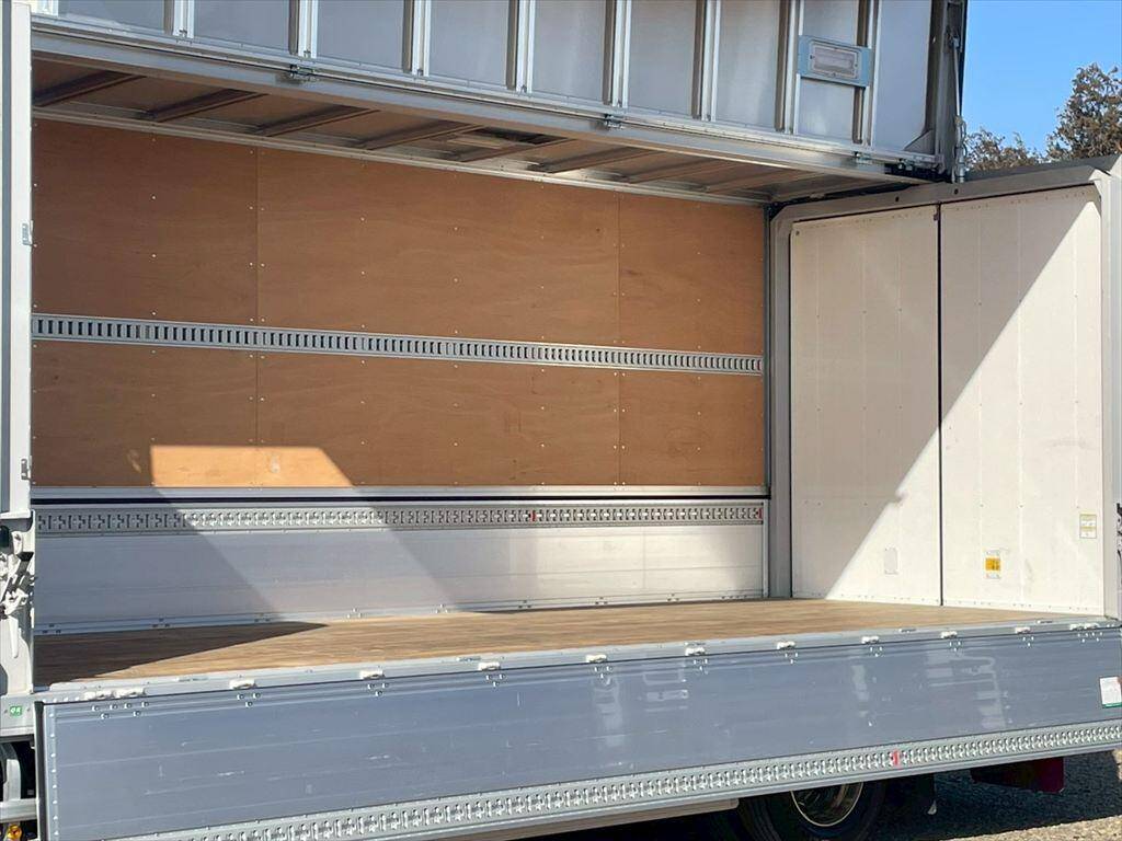 いすゞフォワードアルミウイング増トン（6t・8t）[写真11]