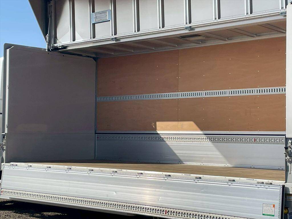 いすゞフォワードアルミウイング増トン（6t・8t）[写真12]