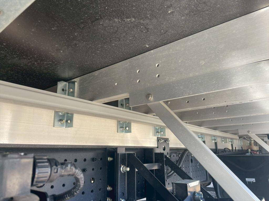 いすゞフォワードアルミウイング増トン（6t・8t）[写真14]