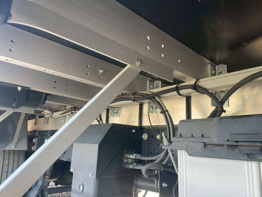 いすゞフォワードアルミウイング増トン（6t・8t）[写真16]