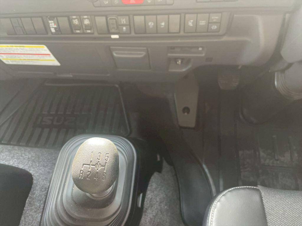 いすゞフォワードアルミウイング増トン（6t・8t）[写真22]