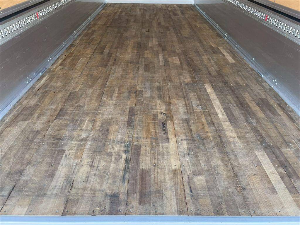 いすゞフォワードアルミウイング増トン（6t・8t）[写真08]