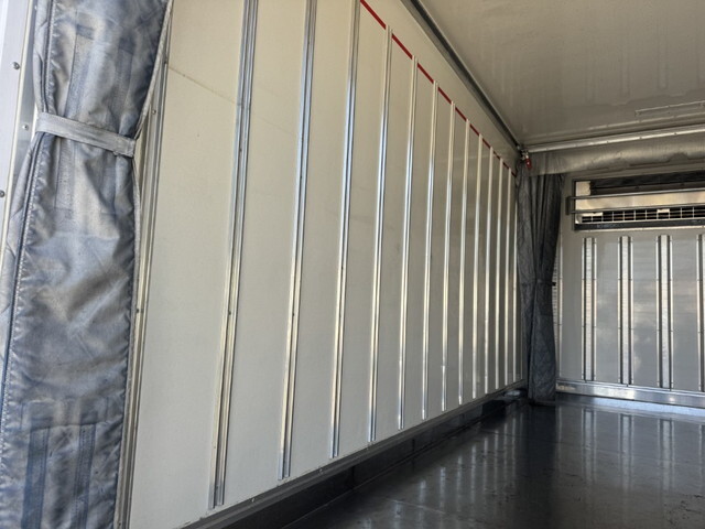 いすゞエルフ冷凍車（冷蔵車）小型（2t・3t）[写真12]