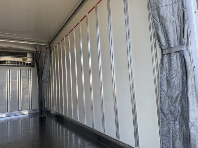 いすゞエルフ冷凍車（冷蔵車）小型（2t・3t）[写真13]