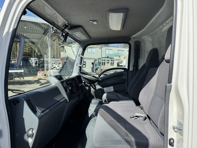 いすゞエルフ冷凍車（冷蔵車）小型（2t・3t）[写真31]