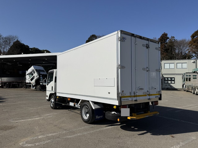 いすゞエルフ冷凍車（冷蔵車）小型（2t・3t）[写真04]