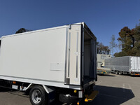 いすゞエルフ冷凍車（冷蔵車）小型（2t・3t）[写真08]