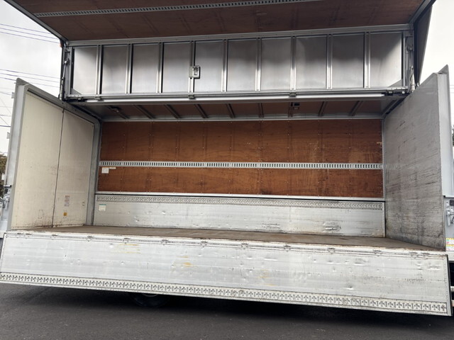 いすゞフォワードアルミウイング中型（4t）[写真13]