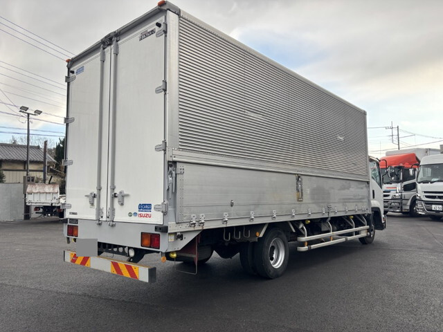 いすゞフォワードアルミウイング中型（4t）[写真02]