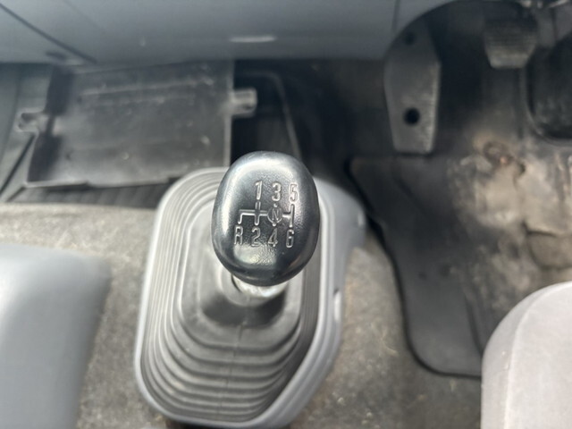 いすゞフォワードアルミウイング中型（4t）[写真06]