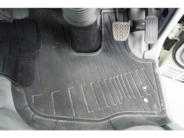 トヨタトヨエース平ボディ小型（2t・3t）[写真32]