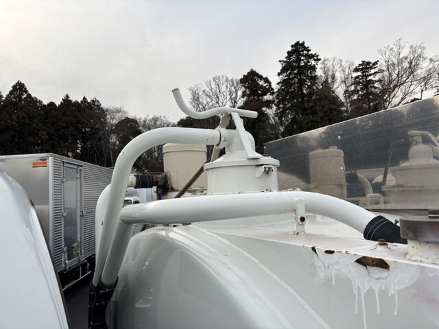 いすゞエルフバキュームカー小型（2t・3t）[写真11]