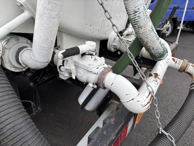 いすゞエルフバキュームカー小型（2t・3t）[写真14]