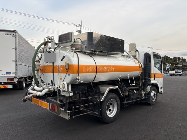 いすゞエルフバキュームカー小型（2t・3t）[写真02]