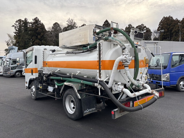 いすゞエルフバキュームカー小型（2t・3t）[写真04]