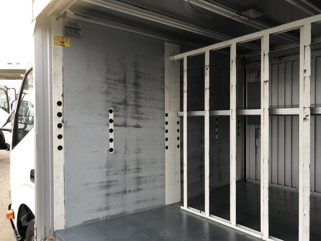 日野デュトロボトルバン小型（2t・3t）[写真13]