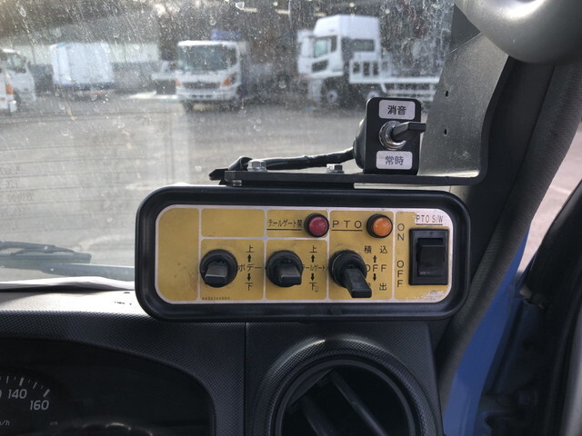 日野デュトロパッカー車（塵芥車）小型（2t・3t）[写真34]