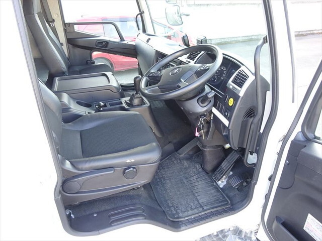 三菱ふそうファイターアルミウイング増トン（6t・8t）[写真22]