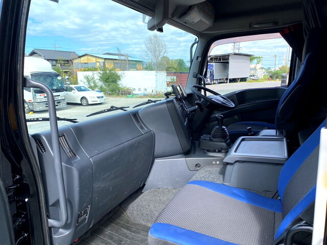 いすゞギガトレーラーヘッド（トラクターヘッド）大型（10t）[写真28]