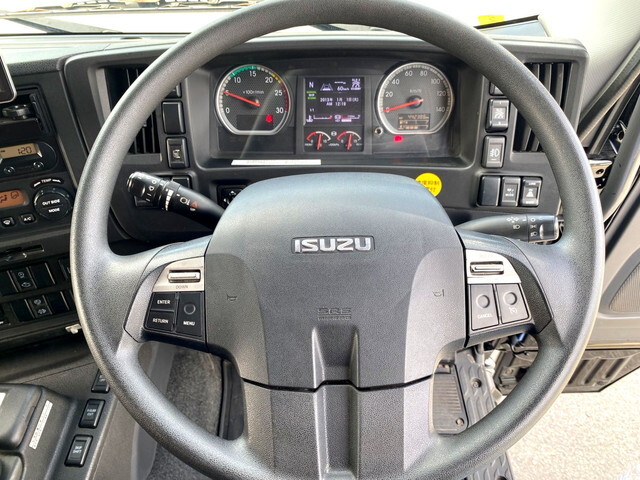 いすゞギガトレーラーヘッド（トラクターヘッド）大型（10t）[写真30]