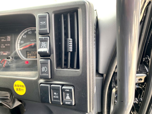 いすゞギガトレーラーヘッド（トラクターヘッド）大型（10t）[写真35]