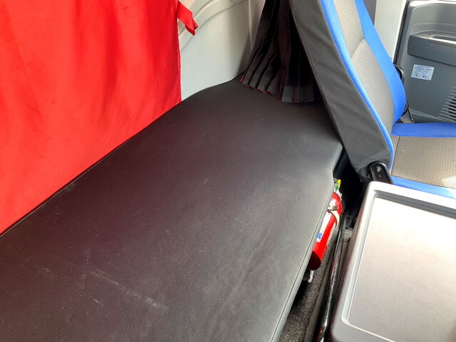 いすゞギガトレーラーヘッド（トラクターヘッド）大型（10t）[写真37]