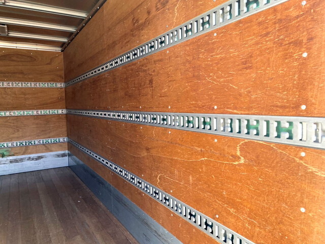 いすゞエルフアルミバン小型（2t・3t）[写真09]