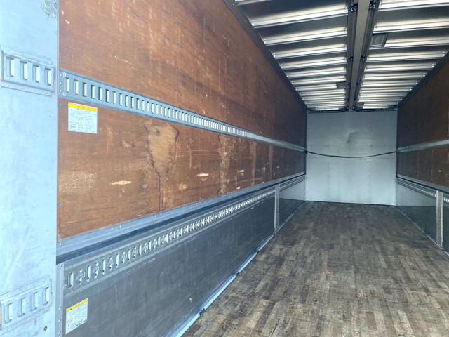 いすゞギガアルミウイング大型（10t）[写真10]