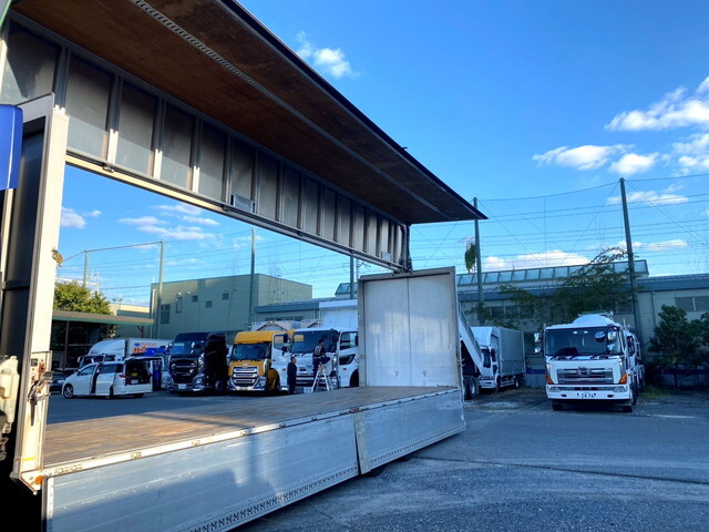 いすゞギガアルミウイング大型（10t）[写真14]