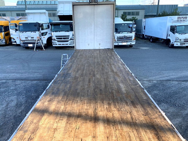 いすゞギガアルミウイング大型（10t）[写真16]