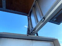 いすゞギガアルミウイング大型（10t）[写真20]