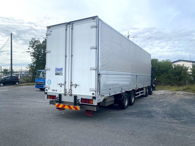 いすゞギガアルミウイング大型（10t）[写真02]