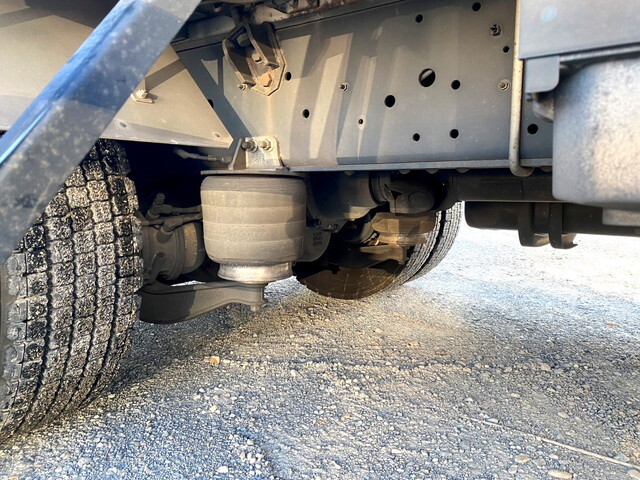 いすゞギガアルミウイング大型（10t）[写真24]