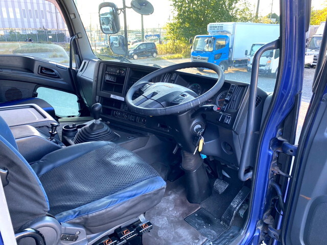 いすゞギガアルミウイング大型（10t）[写真30]