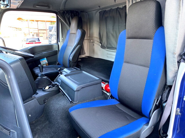 いすゞギガアルミウイング大型（10t）[写真31]