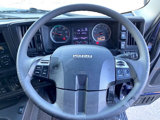 いすゞギガアルミウイング大型（10t）[写真32]