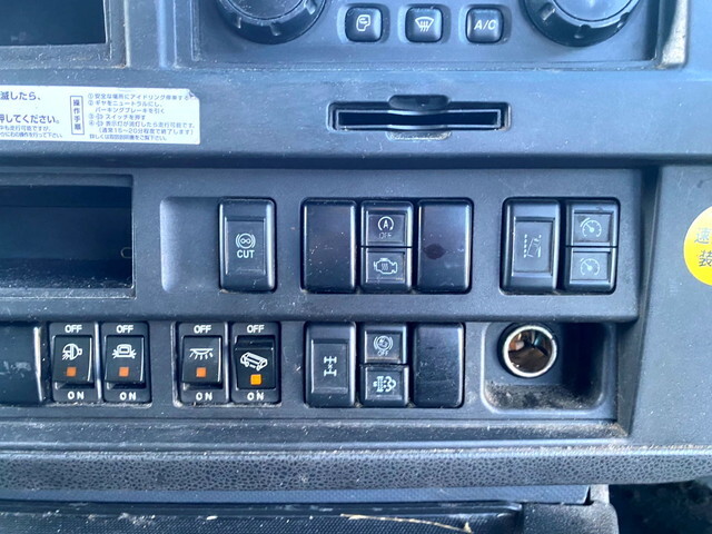 いすゞギガアルミウイング大型（10t）[写真34]