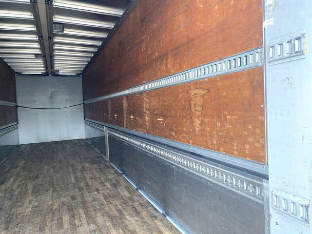 いすゞギガアルミウイング大型（10t）[写真09]